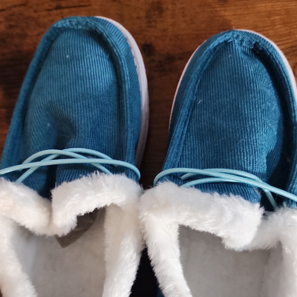 Cozy Faux Fur Moccasins Blue Women Shoes Size 7